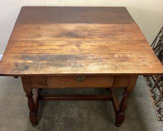 ANTIQUE DROP LEAF TAVERN TABLE DESK, DOVETAIL JOINT, TURNED LEGS, 1 SIDE SWINGOUT DROPLEAF, NO SHIPPING PICKUP ONLY