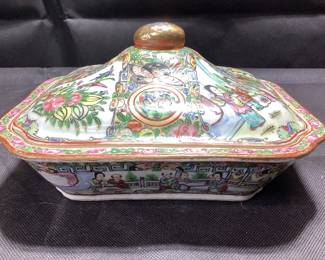 ANTIQUE ROSE MEDALLION COVERED DISH CHINESE FAMILLIE ROSE CANTON