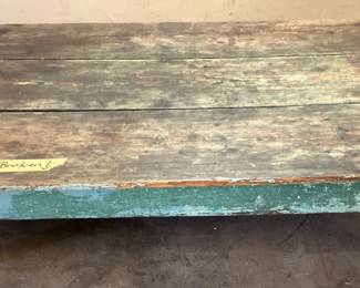 VINTAGE RUSTIC FARMHOUSE STYLE COFFEE TABLE 1 of the side edge pieces is broken