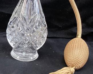 VINTAGE FRENCH CRYSTAL PERFUME ATOMIZER w MESH BULB IN GOOD CONDITION