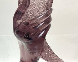 VTG. FENTON AMETHYST GLASS HAND CORNUCOPIA DAISY BUTTON VASE, 10in