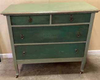 VINTAGE FARMHOUSE STYLE 4 DRAWER DRESSER CHEST of DRAWERS ANTIQUE RING PULL HANDLES ON WHEELS NO SHIPPING PICKUP ONLY