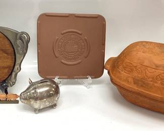 VTG. ROMERTOPF CLAY BAKER, LONGABERGER TRIVET, PIG TRIVET AND NAPIER SILVER PLATE PIG