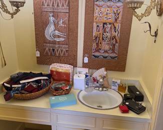 Australian paintings on bark