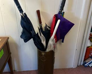 Umbrella Bucket W Umbrellas 