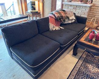 Adorable sectional, 3 pieces, upholstery in great condition 
