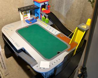 LEGO/HOT WHEEL TABLE