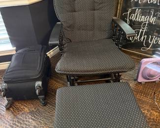 glider with ottoman