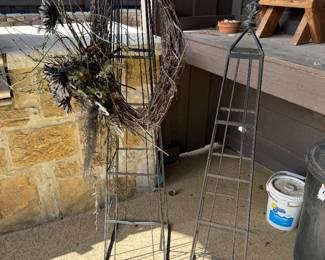 2 Metal Oblique garden trellis