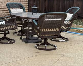 Outdoor table with 4 chairs