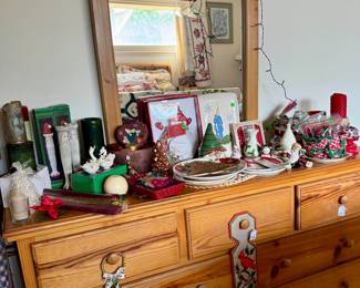 Pine dresser with mirror
Christmas