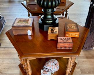 Hummel music box sold
Vtg wood boxes
Japanese porcelain cat
Table