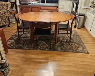 48 inch round table w/butterfly leaf
