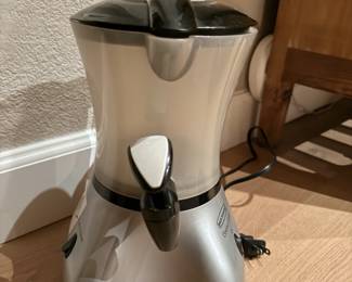 Frothy drink machine