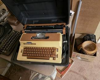 Electric Typewriter 