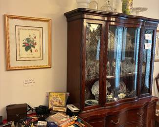 Lovely mint condition china cabinet and dining set.