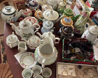 25 teapots collection in mint condition