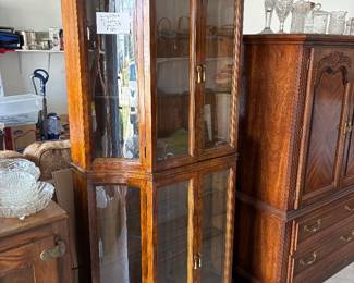 beautiful lighted display cabinet in perfect condition