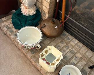 chamber pots and spittoon
