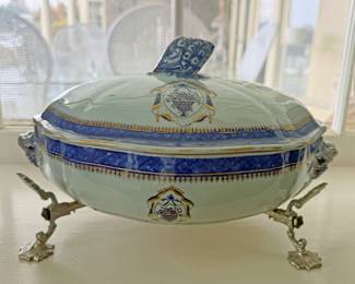 Chinese Export Porcelain Vegetable Lidded Tureen in the Clobbered and Shield Pattern, Early 19th Century 9 x 13 in
