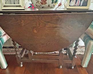 English Oak Gateleg Barley Twist Drop Leaf Table, 18th Century 28 x 36 x 54 in