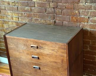 Mid Century modern 4-drawer chest of drawers