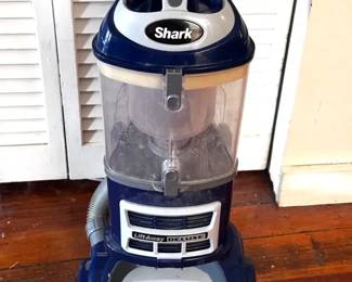 Shark - Lift Away Deluxe Vacuum Cleaner