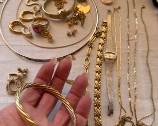 Lots of beautiful gold jewelry 