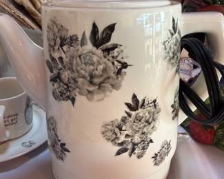 Ceramic fancy tea kettle 