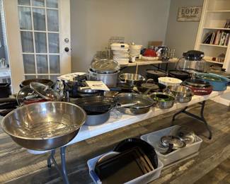Misc pans lots of cast iron