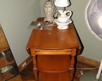 Drop leaf side table