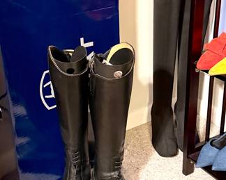 Ariat NEW Heritage Contour II Field zip riding boots. Size 8