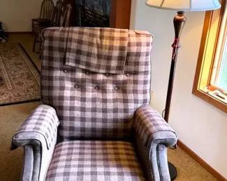Push Back Recliner With Floor Lamp