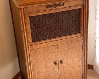 Antique wooden cabinet phonograph