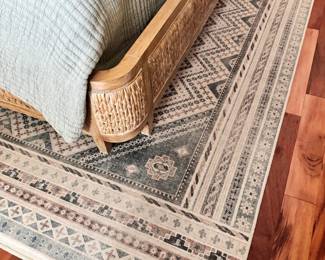 $200 - 8 x 10 Ruggable Rug w Pad