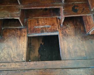 Hidden slide compartment in Desk