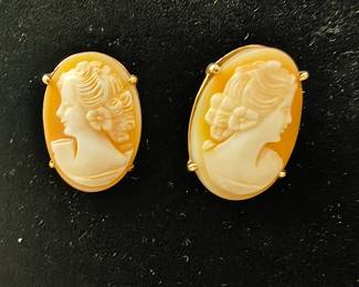 14k gold Cameo Earrings 9.2g