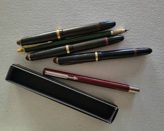 Fountain Pens one parker in box