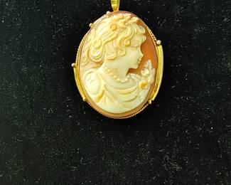 18k gold Cameo 8.2g