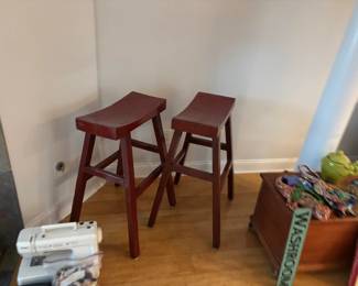 BAR STOOLS AND SEWING MACHINE