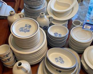 Pfaltzgraff ‘Yorktowne’ Stoneware 