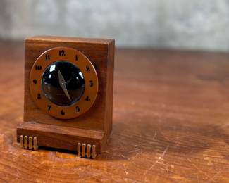 This lot features an Art Deco style 8-day clock manufactured by Seth Thomas in good working condition.