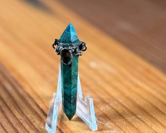 This lot features an antique pendant featuring Malachite wrapped in sterling silver. This pendant measures, 2.5” H.