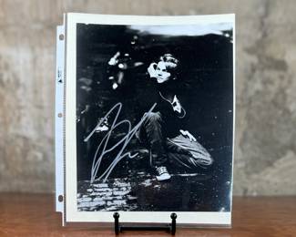 This lot features a signed photograph by actor Leonardo DiCaprio and comes with a certificate of authenticity.