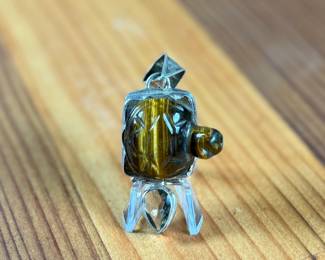 This lot features a vintage pendant with a carved piece of Tiger’s Eye in the shape of a turtle, wrapped in sterling silver. This pendant measures, 2.5” H and has a total approx. weight of 21.97 grams.