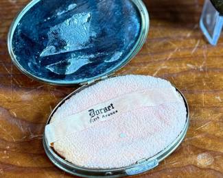This lot features a pair of antique compacts manufactured by Dorset Fifth Avenue & Sweet Romance.