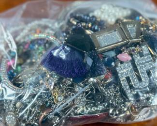 This lot features a collection of quality costume jewelry with a total approx. weight of 2.5lbs.