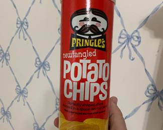 A very vintage Pringles can!