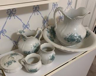 6 piece Victorian toiletry set 