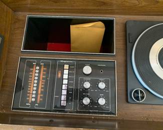 Vintage Magnavox stereo. It works.